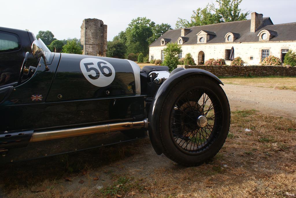 Chateau De La Chasse-Guerre Bed and Breakfast Hardanges Exteriör bild